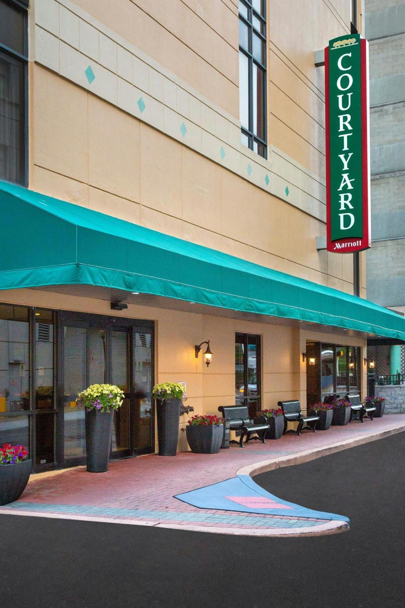 Courtyard Wilmington Downtown Hotel Exterior photo
