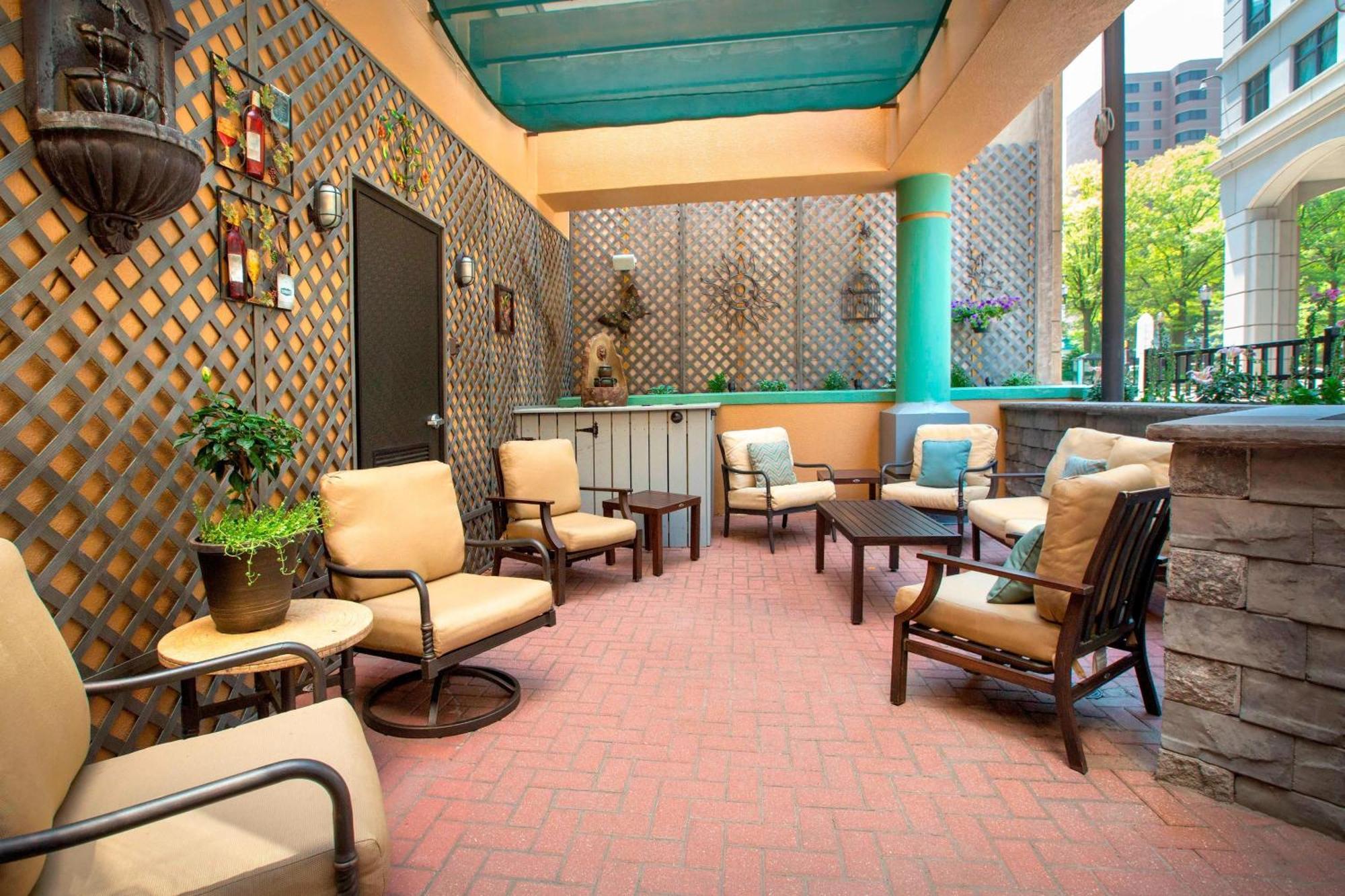 Courtyard Wilmington Downtown Hotel Exterior photo