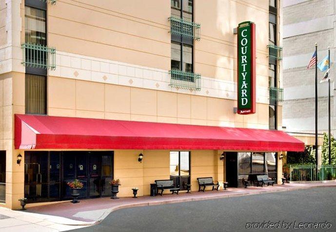 Courtyard Wilmington Downtown Hotel Exterior photo