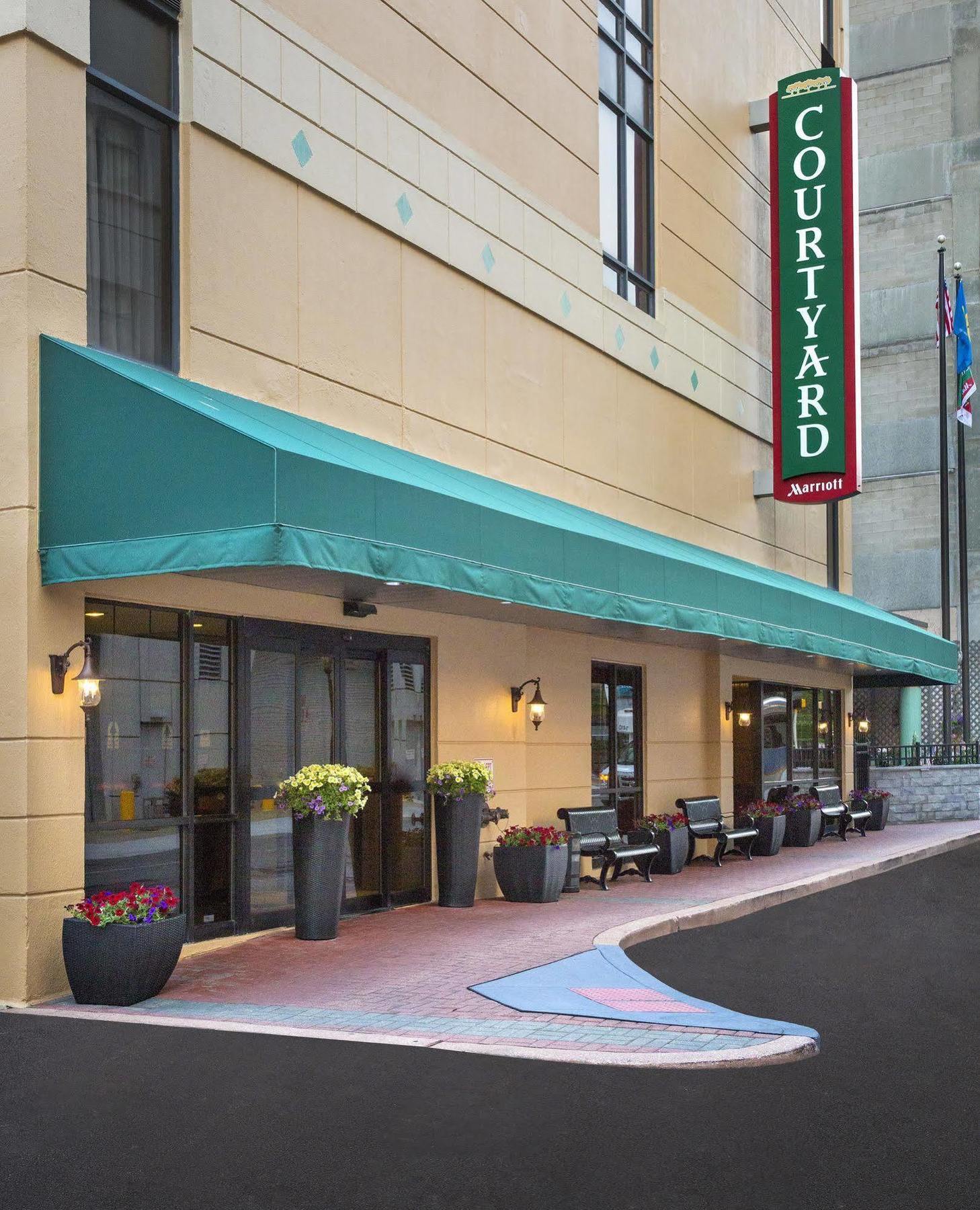 Courtyard Wilmington Downtown Hotel Exterior photo